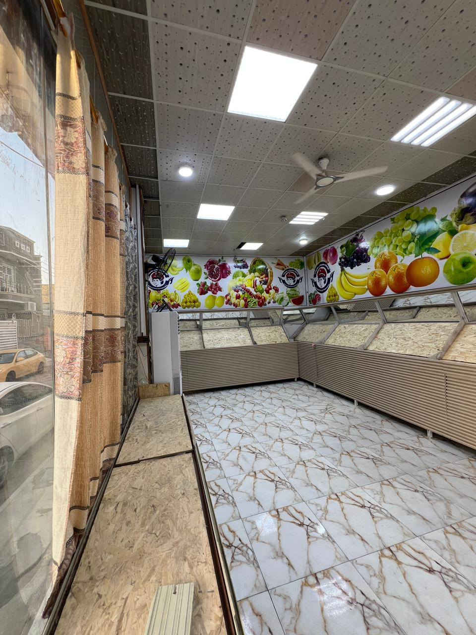 محل جاهز من كلشي سبلات عمودي ميوزه درجه اولى بضافه الى مخزن مكانه تجاري يجاره 500محل  أو بيع غراض داخل محل مكان ناصريه شارع وقائي استفسار ***********
