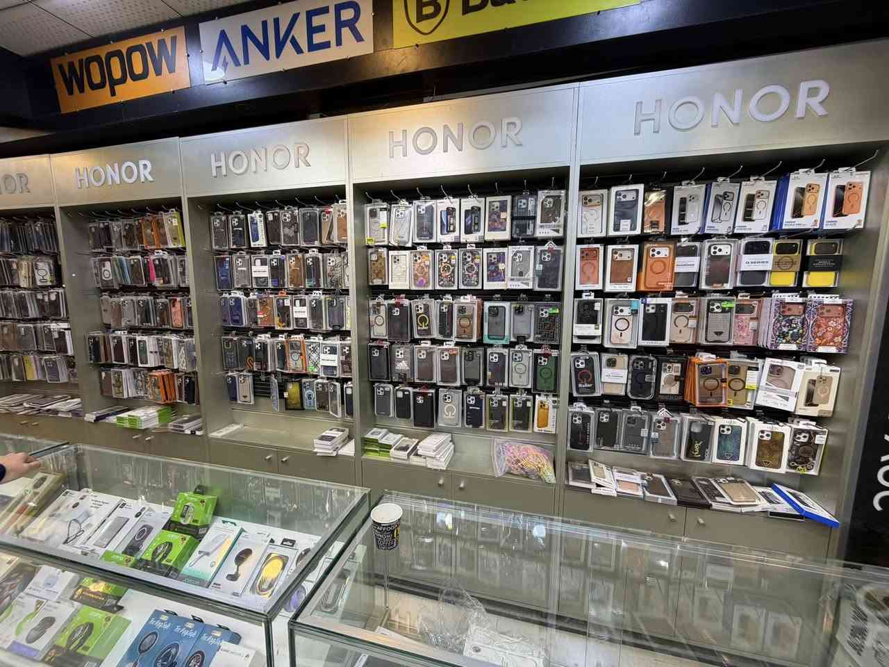 لبيع فاترينات 20 وحد مع 4 ميز عرض جام ***********
