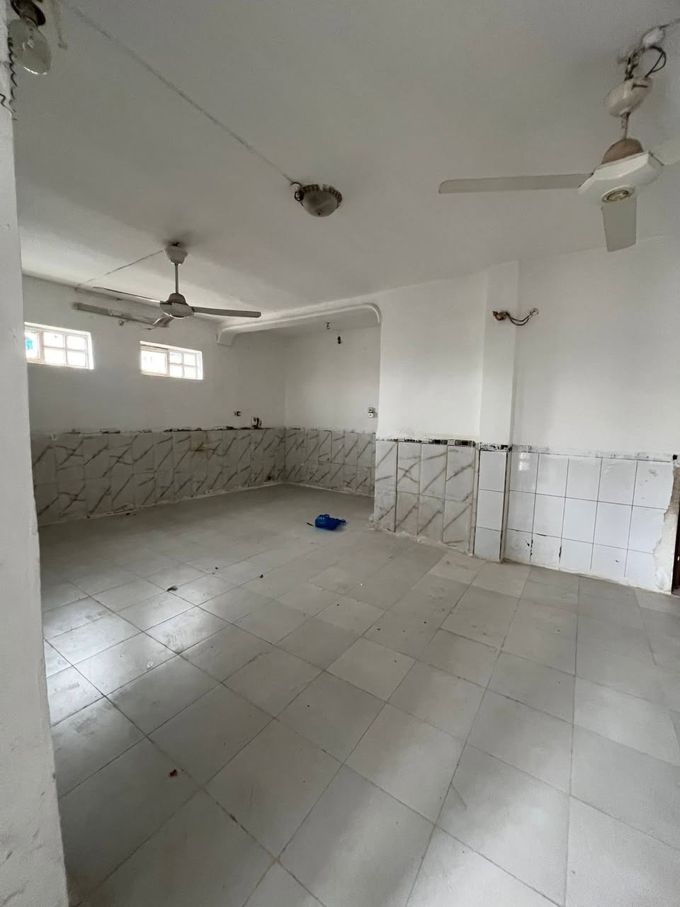 مشتمل للايجار مساحه 80  في حي المعلمين 
يحتوي على غرفه وصاله ومطبخ وصحيات 
ايجاره 350 

للاستفسار الاتصال على ***********
