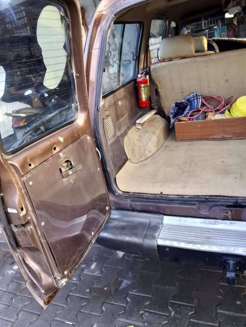 السلام عليكم عندي سياره لاندكروز موديل 1993 سيارة بسمي تحويل ثانيه يوم شراري يجي خاص رقم جديد نكليزي ***********مكينه جديدة السعر 75بيهامجال
