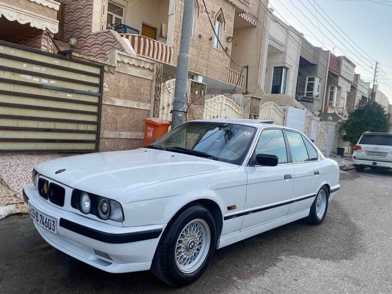 بيئيم موديل 1995 فول مه كينه 530 كه بس ده بل ديجيتال گير و مه كينه و موس و براوه و ليدران به شه رت به شه رتى مالى مه ده نى ئه وه ليات و دزيارى و قه ردارى  ده ده م  سه ياره كى تا بلى خاوينه يه ك دينار مه سروفى نيه چركه و 200$ بشكينه چار تايه و ويلى سفرى له سه ره گورينه وه ش ده كه م به شتيك به دلم بيت ره قه م موبايل *********** أربيل, العراق
