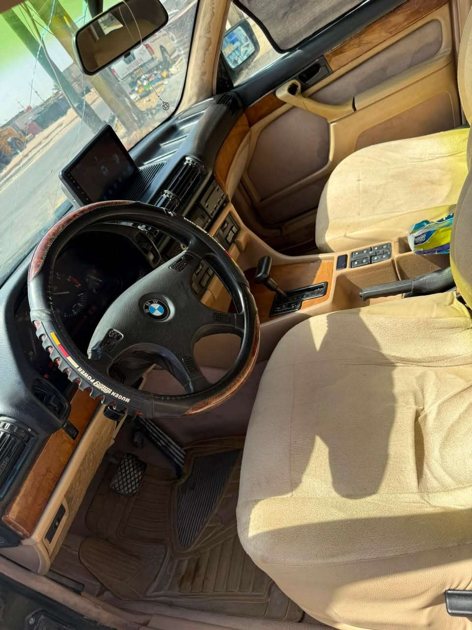 السلام عليكم للبيع BMW735 صبق عام او بيهه ضربه بلباب الكدام جهت العبري مكينه كير مكفول حداده تخم تاير جديد كهربائيات كلهه شقاله تبريد ثلج سنويه ل27بسمي السعر 45 اوبيهه مجال رقم صاحب السياره *********** مكلف بلنشر
