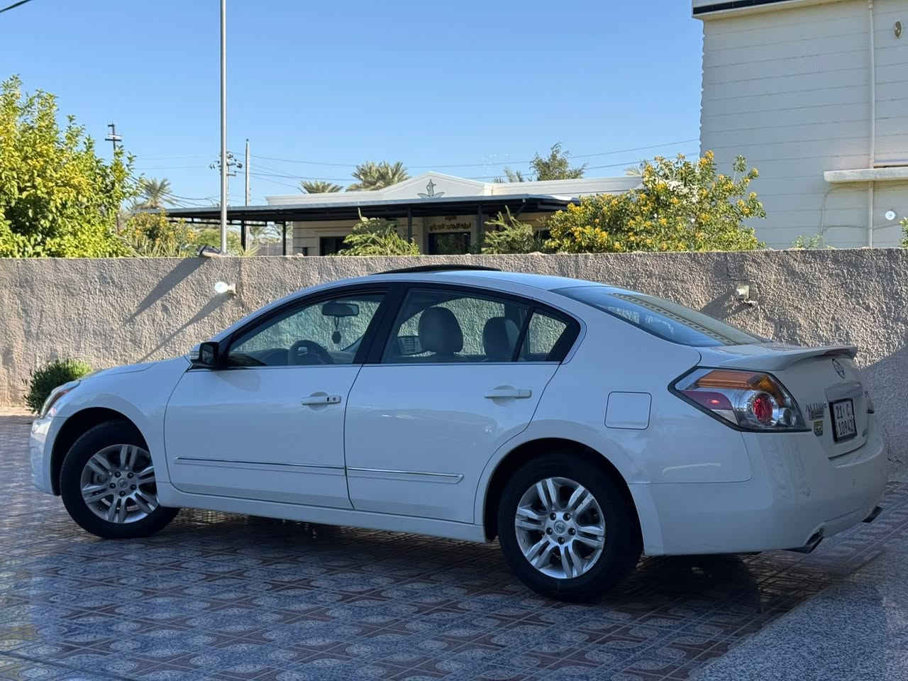 اللهم صلي على محمد واله محمد
التما 2011 فول 1/1 مكفولة كفاله عامة السيارة على وضع الشركة كير ومكينه شرط دهن كير جديد 
فتحة 
بصمة
شاحن بصمة 
مرأة تعتيم 
فول تحكمات 
كامرا ابلادية 
لايت زينون 
كشنات جلد فول كهربائيات 
رقم شمالي شرط التحويل 
للاستفسار الاتصال على الرقم ***********
