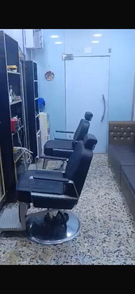 غراض صالون للبيع جديدات استخدام قليل
واحد من الكراسي ابد ما مستخدم واصليات
وبعد اكو رفوف وجهاز تنظيف بشرة 
المكان بغداد البلديات شارع المصرف 
 للاستفسار الاتصال أو واتساب 
‭٠٧٧١ ٨٨٣ ٩٩٦٩‬
