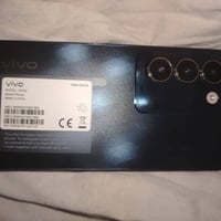 فيفو V30 • جديد • ويا الكرتون والشاحن