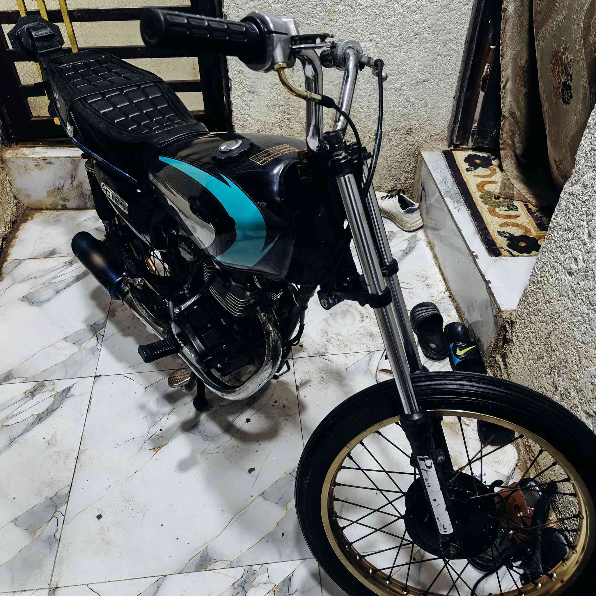 السلام عليكم شباب دراجة ايراني شاصي ومكينه برفاز العبدة مديل 18 مبدل بيها فقط كاور وولفات فقط لا اكثر دراجة معدل وفصله وسرعه مال جناي وعلي الشراي يراسلني وبدخدمته ***********
