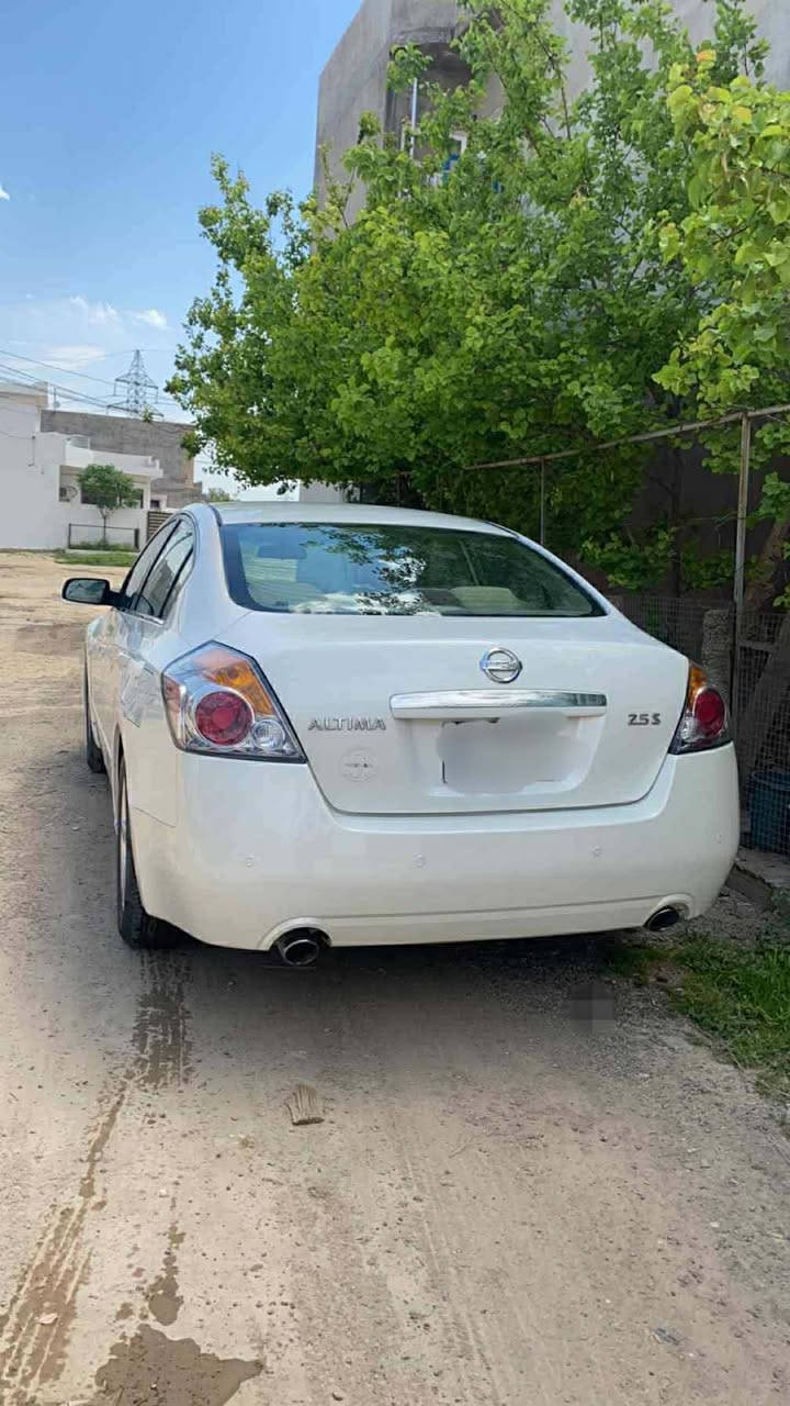 ‏سلام عليكم
‏للبيع نيسان التيما    السعر 85وبيها مجال

‏موديل 2008 

‏رقم انكليزي بغداد كامل تحويل 

‏ابوب بصمه 

‏تشغيل بصمه 

‏سياره كامله متصرف عليها سونر موجود بل صور
رقم الهاتف ***********
