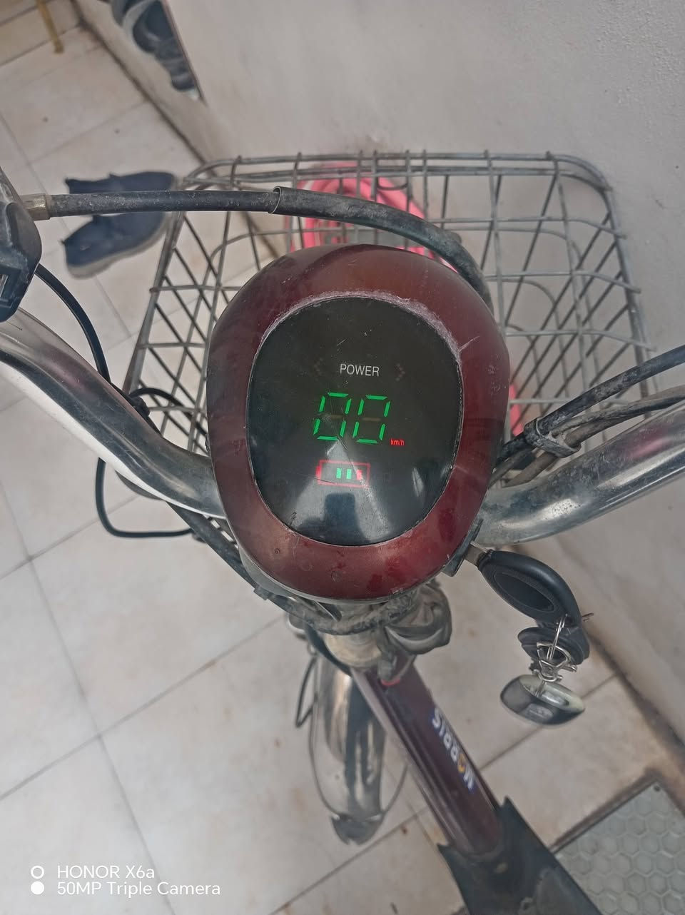 السلام عليكم
دراجة شحن حجم ٢٠ شغالة

نضيفة السعر ١٥٠ الف
للتواصل ***********

مكان الكراده خارج
