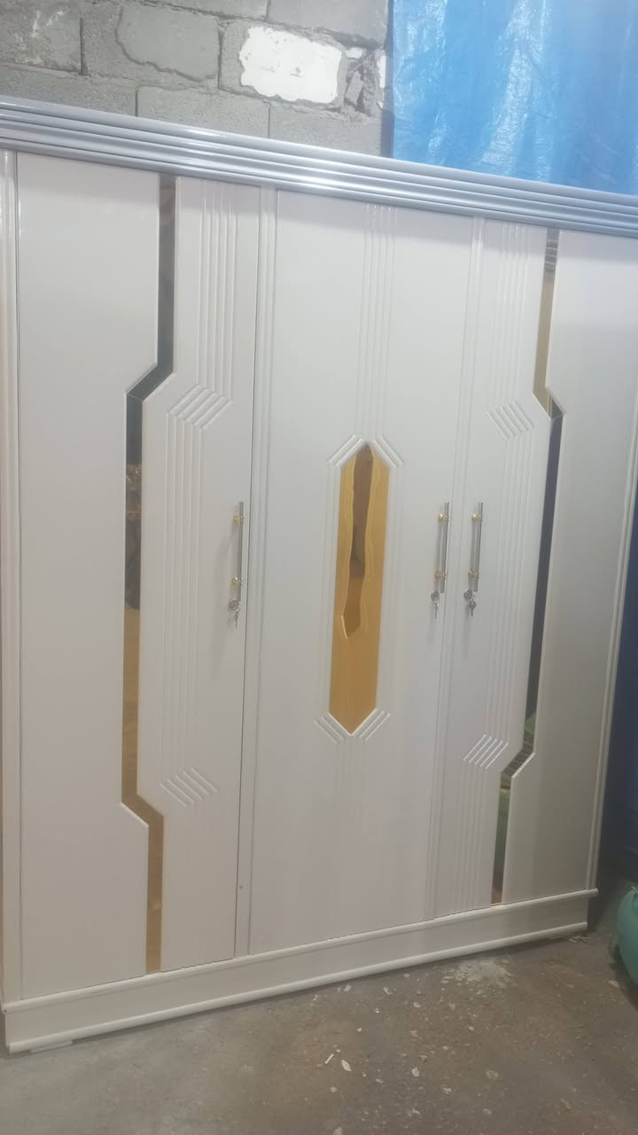 جميع تجهزات غرف وچرابي وميز تواليت جميع  موديلات موجود عندي الاسعار مناسبه كربلاء المقدسة طريق حر الإعدادية الصناعه  ***********_____*********** علي البغدادي لتجهيز غرف نوم

