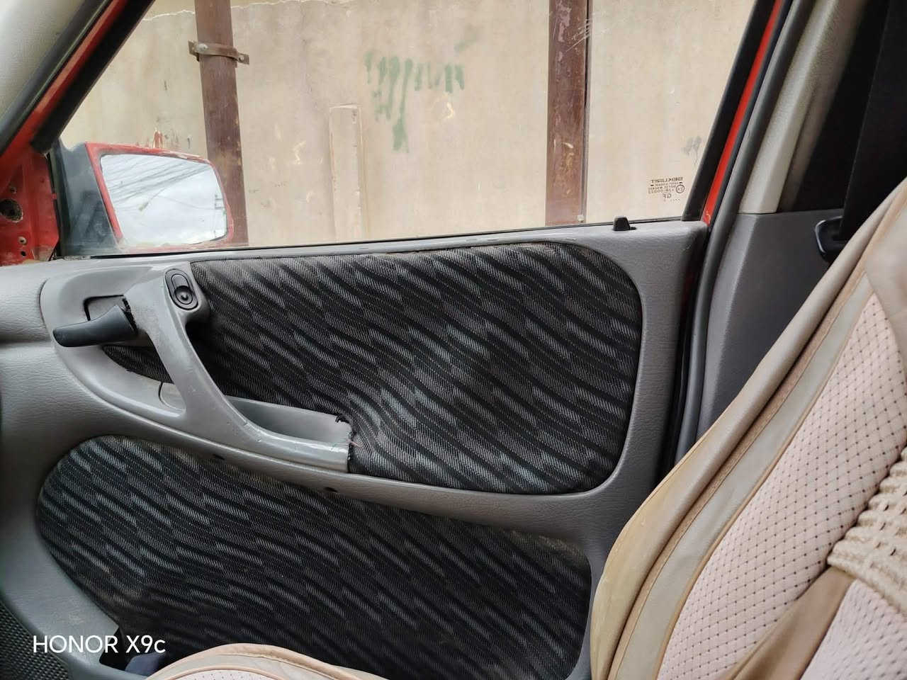 استرا موديل ٩٢ رقم دولي انبار باسمي شرط التحويل سنويه الى ال ٢٠٢٧ هزه جديده محرك ٢٠ كير محرك شرط تخم تاير جديد مصبوغه عام رش فقط مكفوله من طخه دواخل نظيفه سعرها ٤٠ وبيها مجال 
رقم الهاتف ***********
