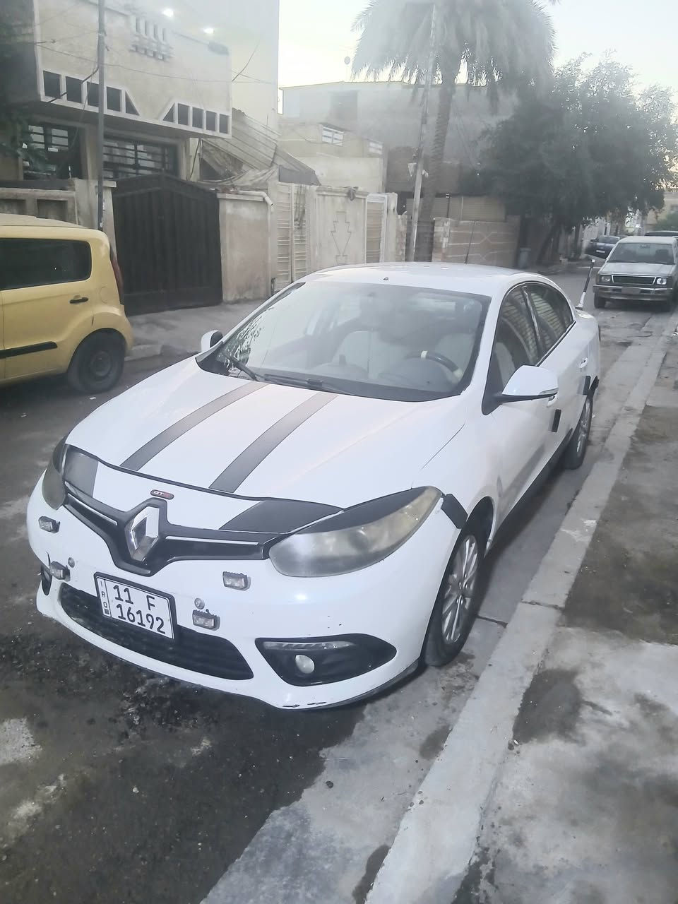 للبيع  سيارة رينو فلاونس فرنسي أصلي 2016  بدون حادث ..  أوتماتيك .. كير و محرك كورلا 1800 كعدة أستندر  .. السيارة بأسمي رقم بغداد أنكليزي تحويل ثاني يوم .. دبل بصمة رينو و كورلا تشغيل عن بعد .. دبل كامرا أمامية و خلفية .. السيارة نظيفة و كلة شغال خير من الله .. *********** .. مكان السيارة بغداد ..
