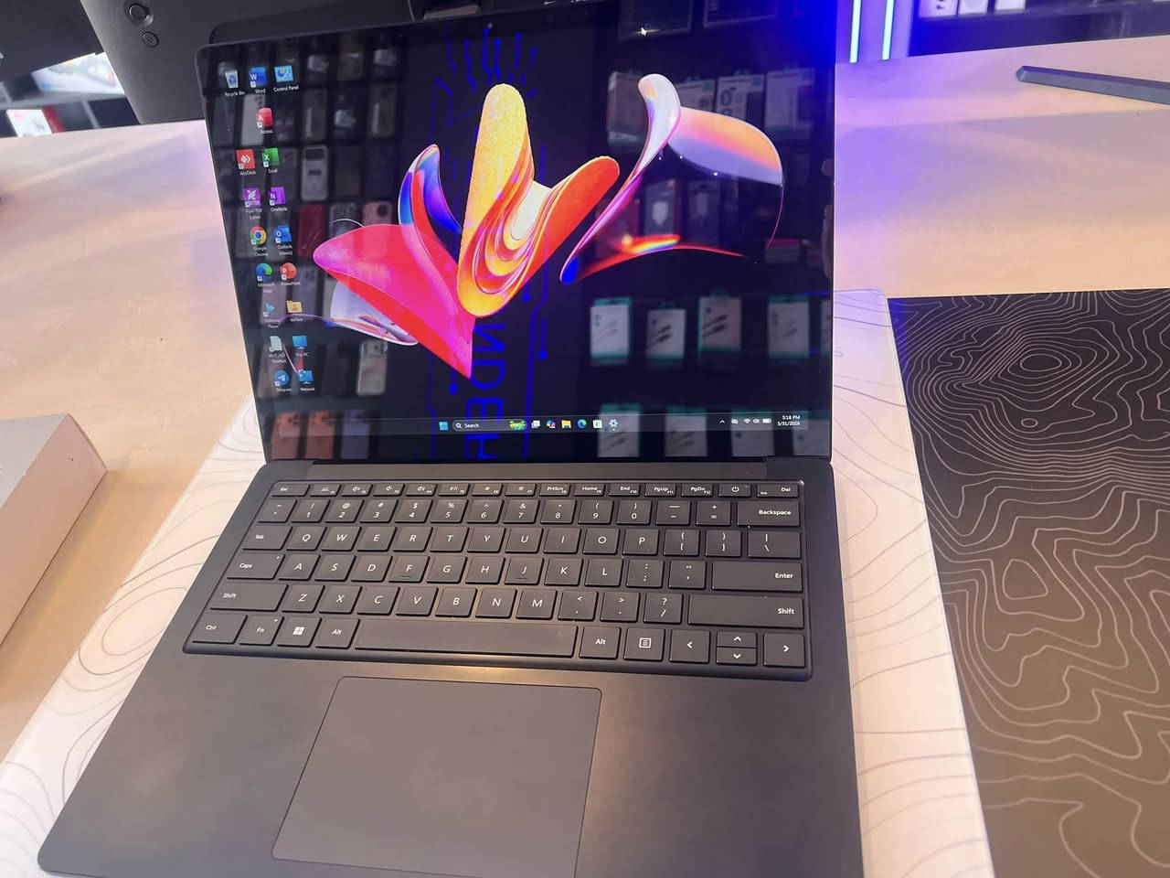 💻Surface laptop 4

🚀 الأناقة والقوة في جهاز  للبيع Microsoft Surface Laptop 4 (مستخدم نظيف جداً) 🚀

لعشاق التميز والأداء السلس، متوفر الآن اللابتوب الأنيق والراقي غني عن التعريف سيرفس لابتوب 4 باللون الأسود الملكي الفخم وعلامة مايكروسوفت الزرقاء المميزة. الجهاز خفيف الوزن ومثالي جداً للتنقل، الدراسة، أو العمل بشاشة لمس مذهلة. 

الاستخدام: مستخدم لفترة بسيطة وبحالة ممتازة جداً (شبه جديد 10/10).

المعالج:core i5 / 11th

الرام (RAM):8GB

الهارد (SSD): 256

الشاشة: بدقة عالية جداً [PixelSense] وتدعم اللمس بطلاقة 🖥️👆

البطارية: بحالة ممتازة وتدوم لساعات طويلة من العمل المتواصل

سعر: 470,000
رقم whats app:***********
