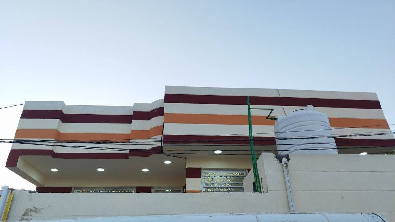 الدار للبيع بناء حديث 🏘
المساحة 220📐
نوع العقار سند 25طابو زراعي بسمي📑
يحتوي الدار عل غرف نوم عدد (3)
صحيات خارجية وداخليه 
صاله وكندور 🏘
منور داير البيت 🌞
مطبخ🍝
كراج سيارة 🚗
كافة الخدمات متوفر ماء وكهرباء 🔖
مدرسه ومستوصف صحي و خط نفل 🚗
العنوان الحله الورديه قرية الامام سيد موسى 
فرع المطحنه 
للستفسار الإتصال عل الرقم وتساب 📲

***********📞
