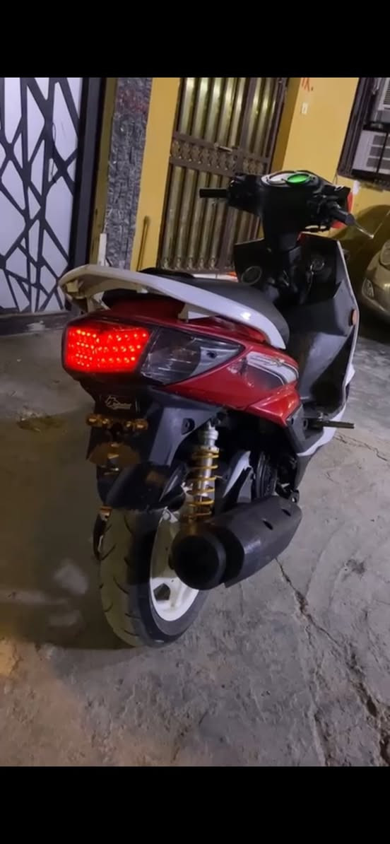 سلام عليكم سكنس فحل ام طلاعات خمسينية مكفولة مكينة ملح وخرسة تايرات جلاتيني شلعة معدل خير من الله دراجة مناقصها شي للاستفسار ***********
