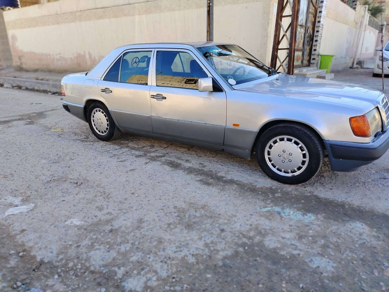 سلا عليكم...
للبيع مارسدس دب موديل 91 محوره VVT2500 مكفوله قواعده برانكيتات خياس رقم بغداد الجديد داخل مخمل جام امامي كهرباء خلفي عادي سكن اصلي بك لايت اصلي سياره نضيفه يرادلها ترتيب بيع فقط بدون مراوس
السعر 60
مكان ناصريه مركز
اتصال ***********
