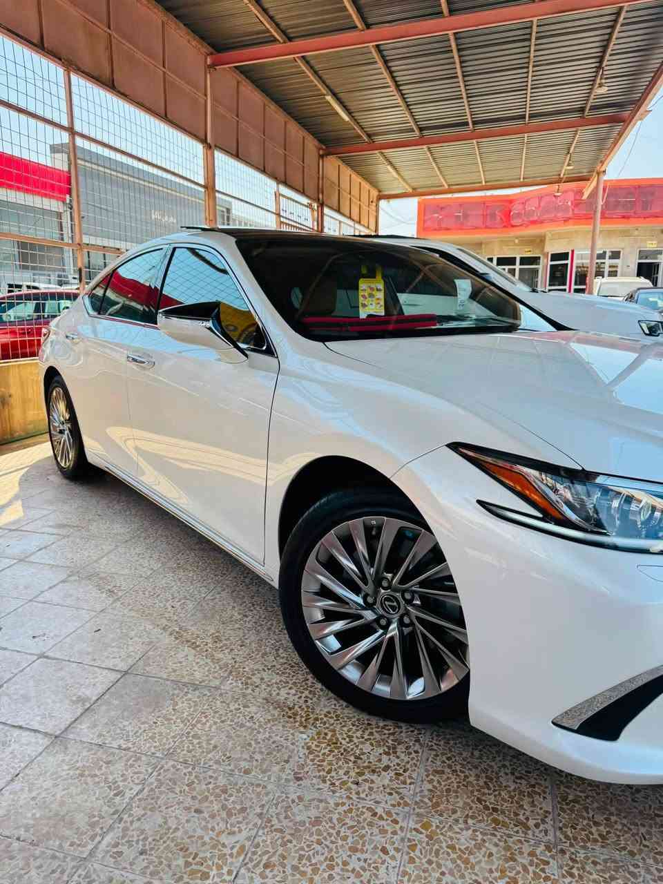 LEXUS ES350 PLATINUM SAS V6  2023
دةعامية الي دعامية كفالة من صبغ بارد شخت و صبغ
ماشية ٢٥ الف كيلومتر ضمان شريكة ساس ٤ سنوات
مواصفات بلاتينيوم سيارة ب حال وكالة
***********
