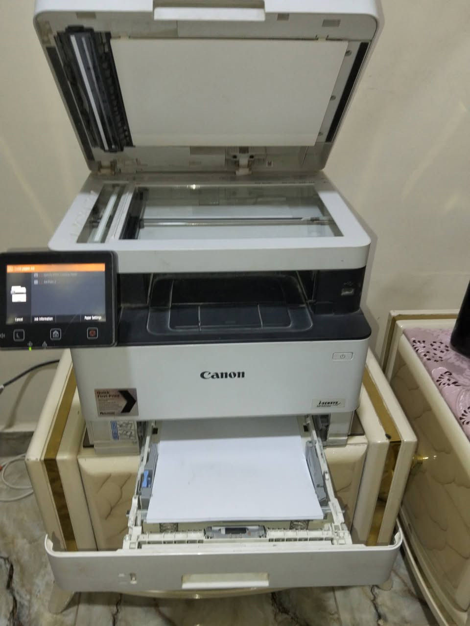 للبيع كانون .......⚙️ أهم مواصفات طابعة كانون واي فاي : 
النوع: طابعة ليزر أحادي اللون
الوظائف: طباعة – تصوير – سكان – فاكس (4×1)
سرعة الطباعة: لحد 39 ورقة في الدقيقة
الطباعة على الوجهين: أوتوماتيك
ADF: موجود – مسح على الوجهين في مرور واحد
الشاشة: تاتش ملونة 5 بوصة
الاتصال: Wi-Fi – Ethernet – USB
الطباعة من الموبايل: AirPrint – Mopria – Canon PRINT Business
الطباعة من السحابة: Google Drive – Dropbox – OneDrive
🌟 مميزات Canon MF455DW
✅ طابعة كانون واي فاي تتميز بسرعة عالية تناسب ضغط الشغل
✅ سكان ونسخ على الوجهين من غير تعب
✅ طباعة ليزر بنصوص واضحة وسودا تقيلة
✅ طباعة لاسلكي من اللابتوب أو الموبايل
✅ شاشة تاتش سهلة وتقدر تخصصها
✅ أمان عالي بطباعة برقم سري (PIN Secure Print)
✅ موفرة في استهلاك الورق والكهرباء


**إذا كنت صاحب هذا الإعلان وتريد حذفه لأي سبب، رجاءا أرسل رسالة إلى الدعم الفني**