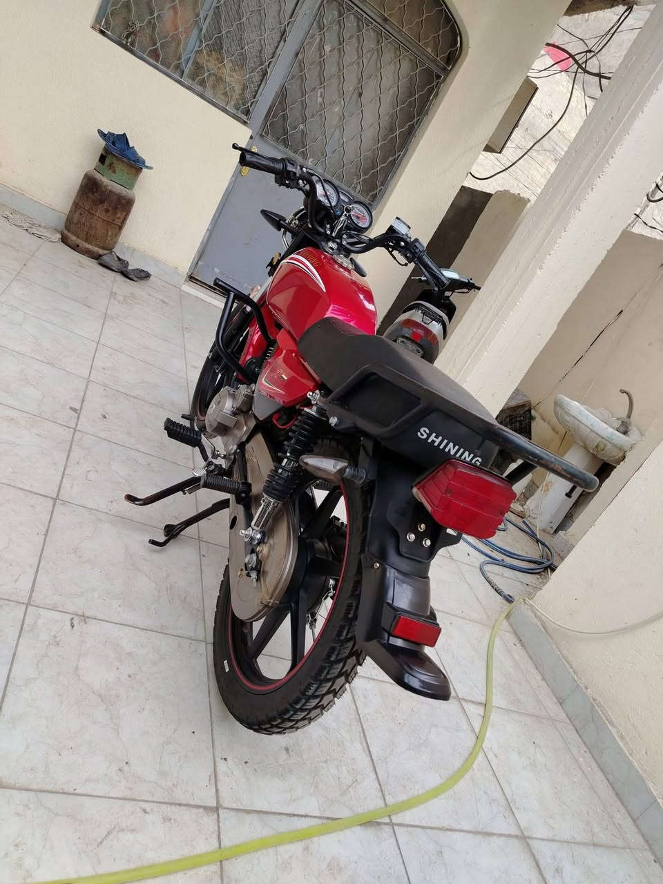 شاينك ٢٣ طالعه ٢٥ أوراق اصولي وصل معرض باسمي (مكتب حسين) دراجه جديده وكامله بدون نواقص مع جهاز إنذار وتشغيل عن بعد .. مكاني كربلاء.. والشراي يتصل***********
