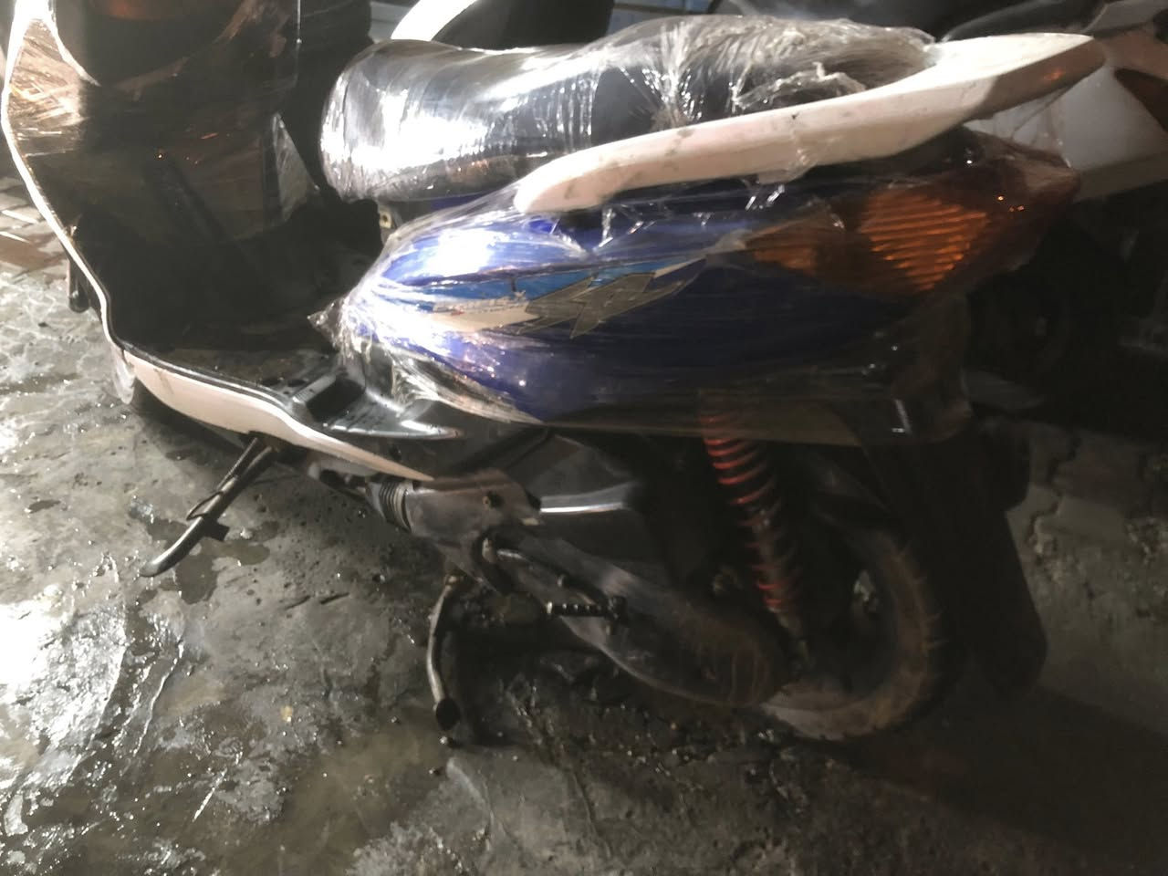 سكنس 110للبيع. مكينه مجفته جديد وناعمه. تخبل. نكره سلف وهندر كهربائيات شغاله ب400 وبيه مجال مكاني الشعب ***********
