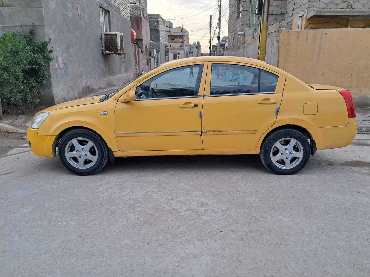 للبيع شيري اي فايف موديل ٢٠١٢ رقم نكليزي مصفره هيهة وغرامات مكينه وكير كامري ياباني كهربايات كل شغال تخم تاير صدر امامي وخلفي جديد نقص بس تبريد عاطل فقط سياره نضيفه وجاهزه سعر 30   مكاني بغداد ***********شرط التحويل مابيع قصد
