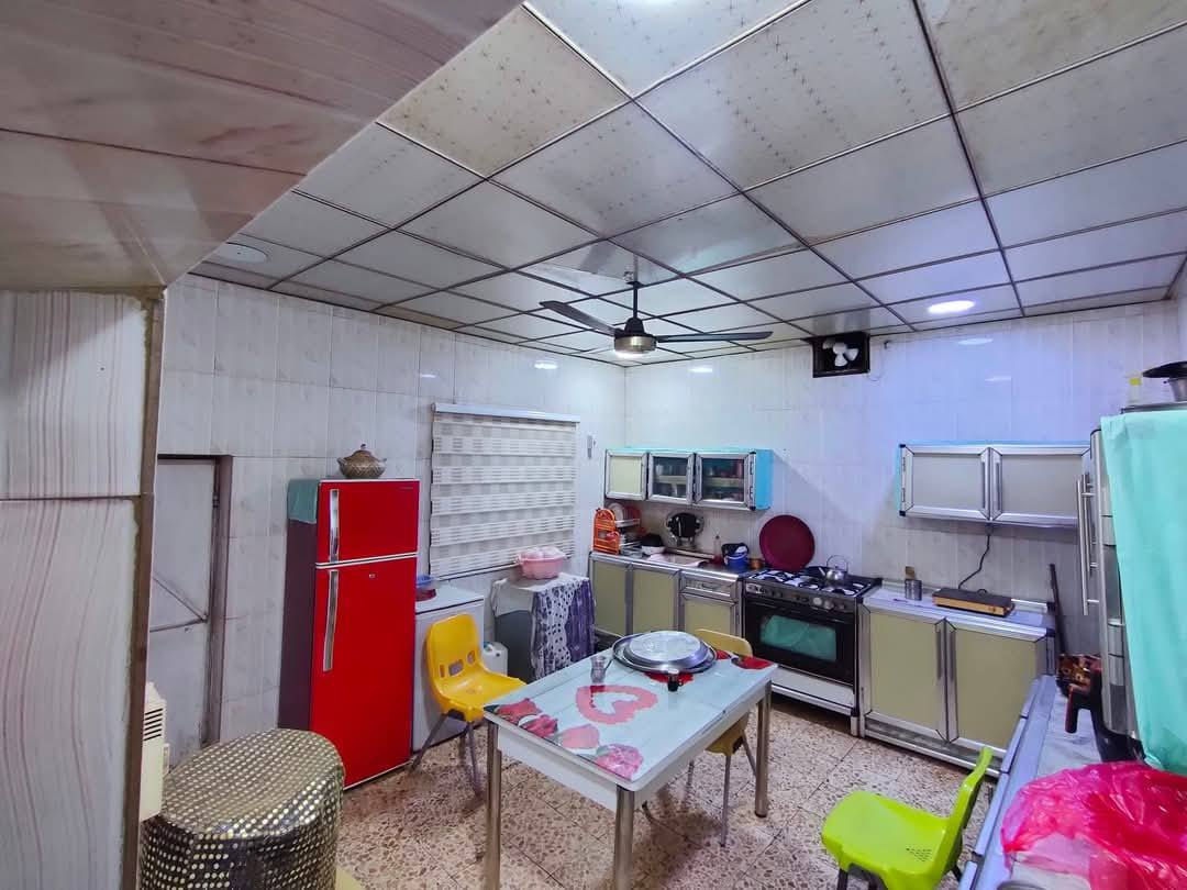 سلام عليكم بيت للبيع مكان شطره بلشعله يم الروضه مساحه 220 ***********
