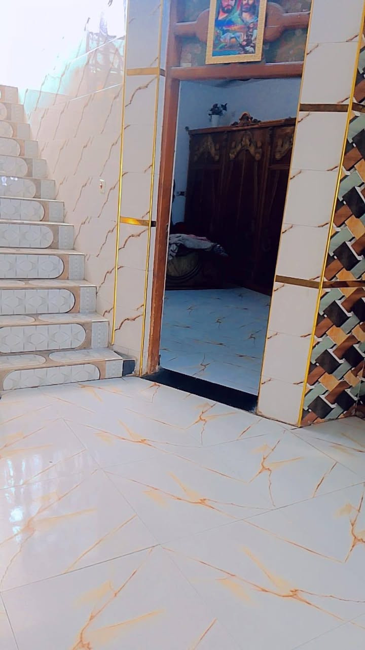 ياالله السلام عليكم بيت للبيع منطقة الكرامة وجه شارع العام طريق كوت بغداد
المساحة الكلية 500 متر مساحة البناء 220 متر بناء طابوق جمهوري
كامل خدمات تبليط لباب البيت
للاستفسار الاتصال على ***********
***********
