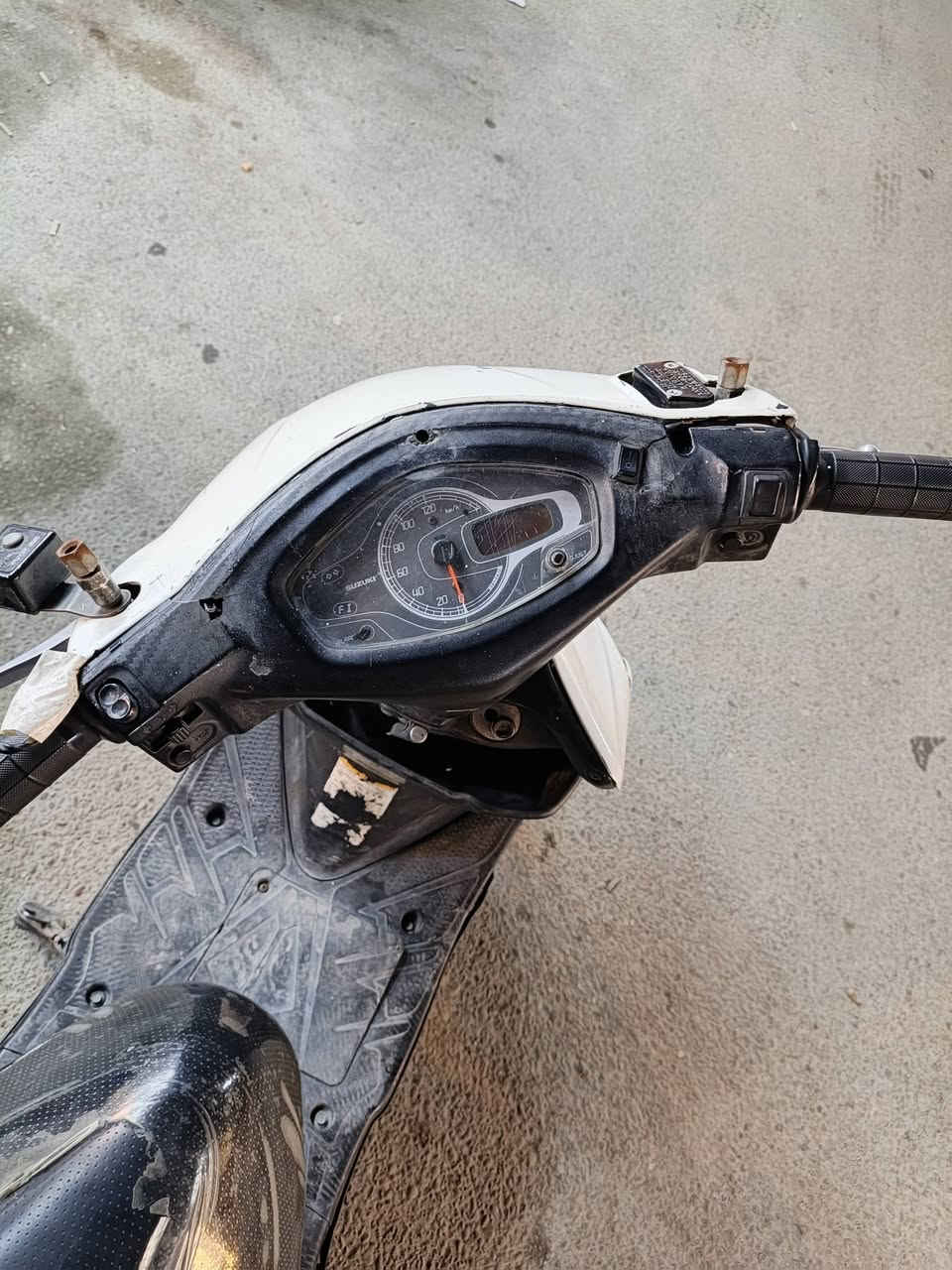 للبيع ادرس ياباني ستاند كهربائي دراجه نازله قبل سنه بس تعبت شويه وبيها رنكات السعر ٢٧٥وبيها مجال العنوان الاعظميه يتصل// ***********دراجه مال رميه بس كامت وكشر شوفت عين
