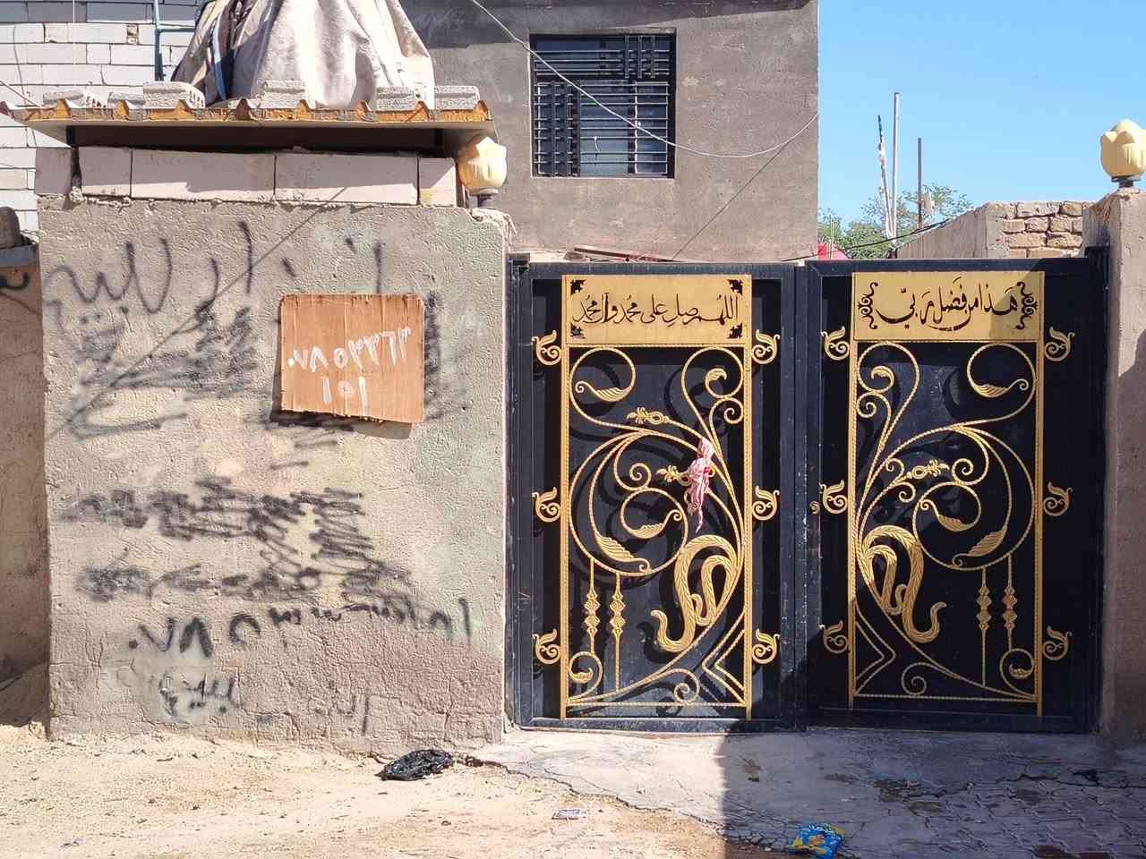 يابه السلام عليكم دار للبيع مساحة 150 متر بس تجاوز مكان حي العامل حي الامام الجواد بي ٢غرف واستقبال وصاله وياهة مطبخ ومنور وبعد موضح بلصورة يمكم وهذا رقمي للتواصل *********** من رخصت الادمن عمري ❤️
