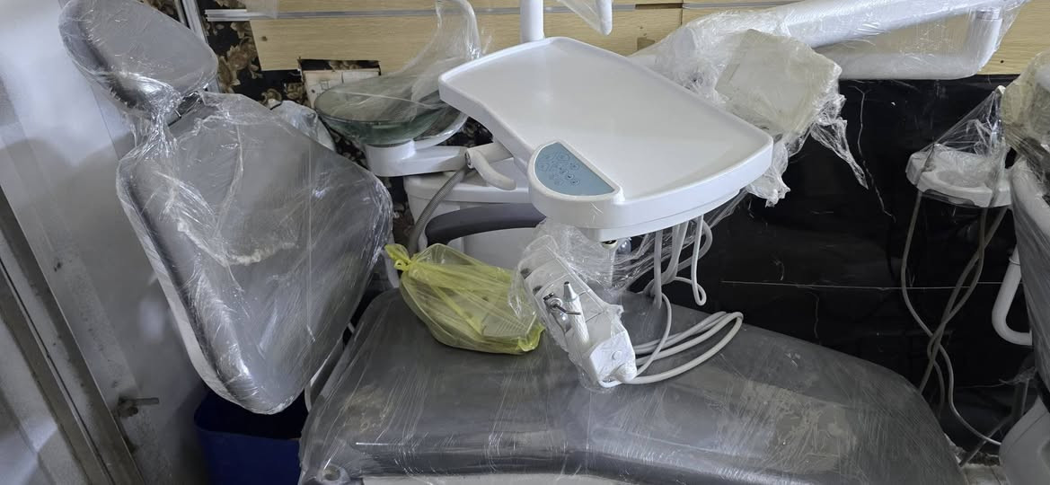 كرسي اسنان cx8000
مؤهل بلكامل 
نضافه ٩٠% 
لايت لد ثلجي
سكيلر داخلي جديد 
مع ستول غير مستخدم
ولايت كيور جديد 
بسعر مناسب جدآ 
للأستفسار *********** م مصطفى حسن
