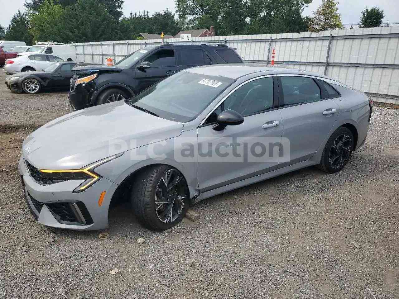🚘 كيا K5 GTLINE موديل 2025 🚘
مرقم دهوك جديد

حساب كلين حادثها بسيط جدا 
ماشية 15,000 ميل قابل للزيادة

المواصفات
✔️ لون سمنتي
✔️ كشنات امامي تدفئة
✔️ بصمة + تشغيل عن بعد
✔️ داخل جلد أسود
✔️ كرسي سايق كهربائي
✔️ شحن وايرلس
✔️ رادارات أمامية وجانبية
✔️ أوتو بريك
✔️ LED أمامي وخلفي
✔️ شاشة كبيرة
✔️ ويل كب GTLINE
✔️ هندبريك دكمة
✔️ Drive Mode
✔️مكينة 2500GDI
✔️ حساسات
✔️ ومواصفات إضافية كثيرة

📞 للتواصل والاستفسار :
*********** 

📍العنوان : دهوك
