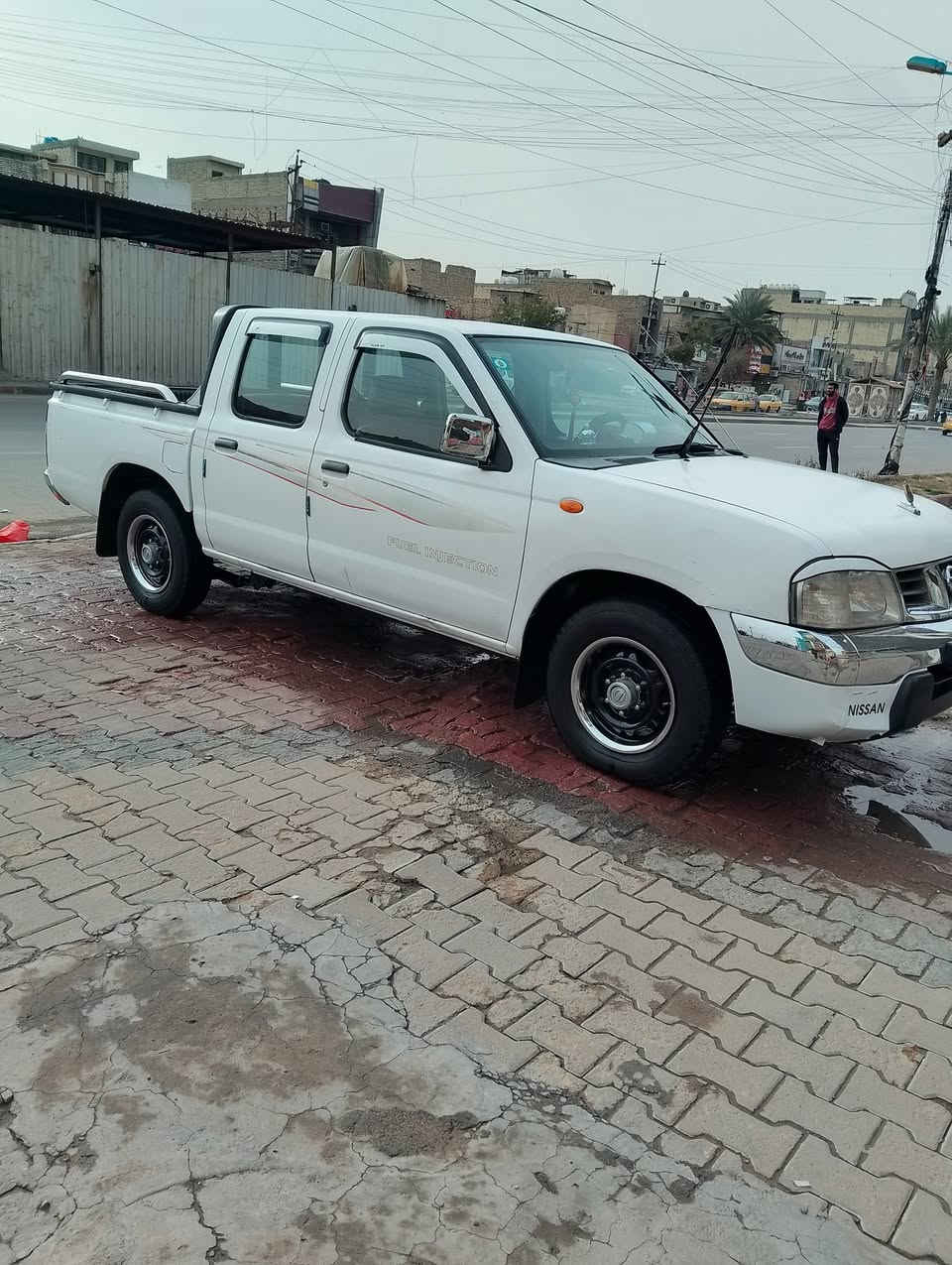 السلام عليكم بيكم نيسان موديل 2009 سيارة بلادية بيهة طخة بخشم الجاملغ الامامي فقط مكينة كير جدد تبريد ثلج تدفئة داخل جديد رقم بغداد *********** السعر 120وبية مجال
