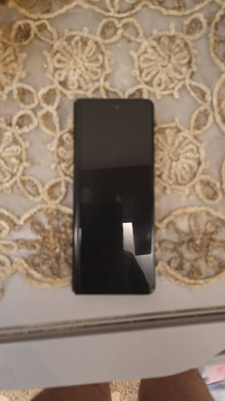سلام عليكم زت فولد 3 ذاكره 512 شاشه خارجيه شغاله مابيه شي شاشه داخليه شغاله مرات يفصل بس طفيه شغله يرجع طبيعي ضهر مكسور نظافه جهاز ٧٠ من ١٠٠ مكاني الدوره رقم هاتف *********** فقط مراوس

