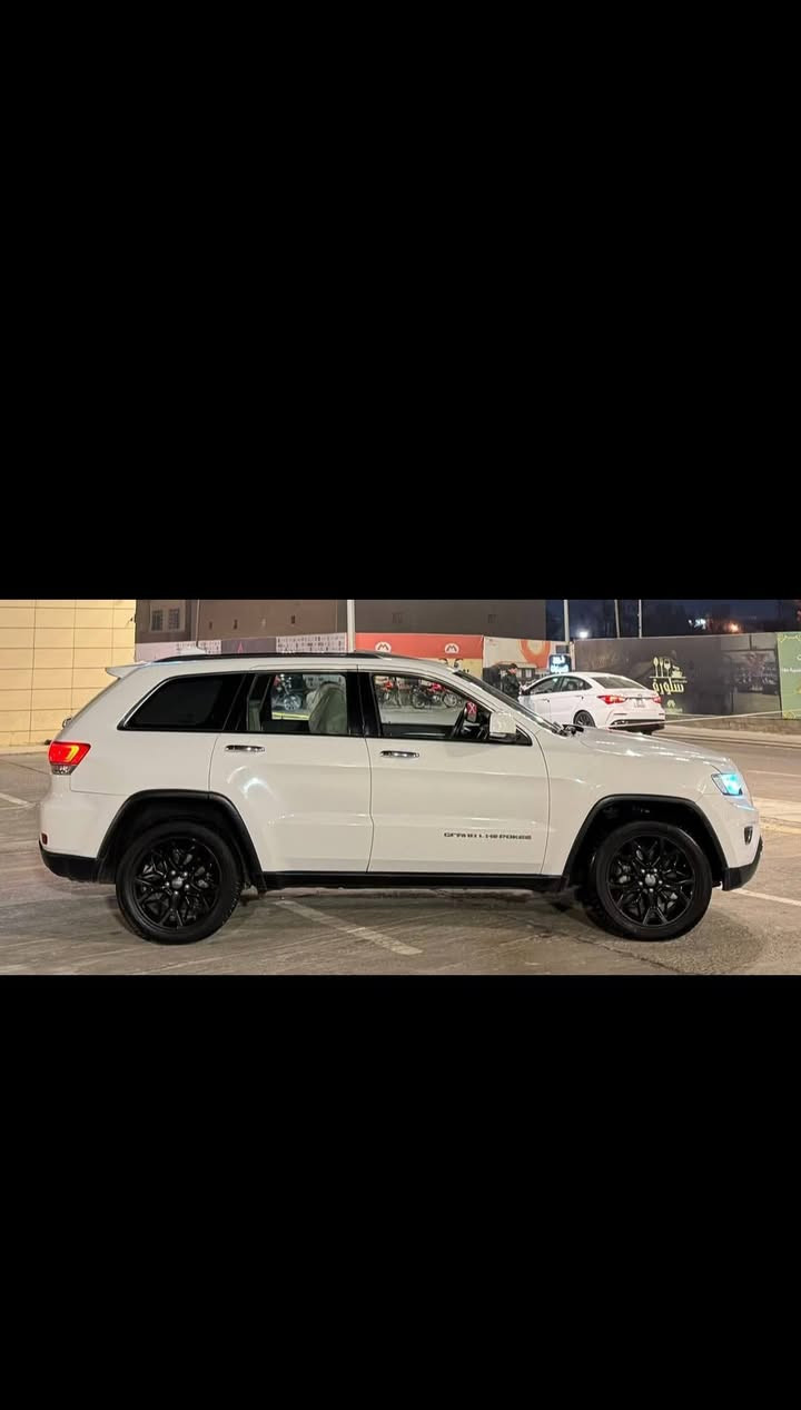 جيب جراند شيروكي LIMITED 2014خليجي وكالة 4×4فول مواصفات *حجم المحرك 6سلندر 3600 
*ماوس وضعيات قيادة الفور ويل
 *بانوراما 
*غرفه السياره عسلي جلد 
*اناره ترحيب 
*بصمه دخول ذكي
 *صندوق كهربائي 
*شاشة كبير 8.4 
*كشنات الامامي كهرباء
 *ويل حجم 18
*خزن وضع المقاعد والستيرن
 *هوك امامي خلفي
 *شفتات ستيرن
 *كاميرة خلفيه
 *حساسات أمامية خلفي
 *دبل اكزوز 
*مرايا قلاب مع البك
 *تعتيم مرايا 
*ستيرن كهربائي متحرك
 *كشنات تدفئه وتبريد امامي خلفي
 *ستيرن تدفئة 
*كشنات حار بارد 
*لد امامي 
*لايت زنون 
*زراك لايت
 *سستم صوت 9سماعات 
*دمام خلفي 
*إشارات مري 
*كير طياره 8نمر 
*تحكمات ستيرن فول
 *تدفئه مرايا جانبي
 للاستفسار الاتصال ***********
