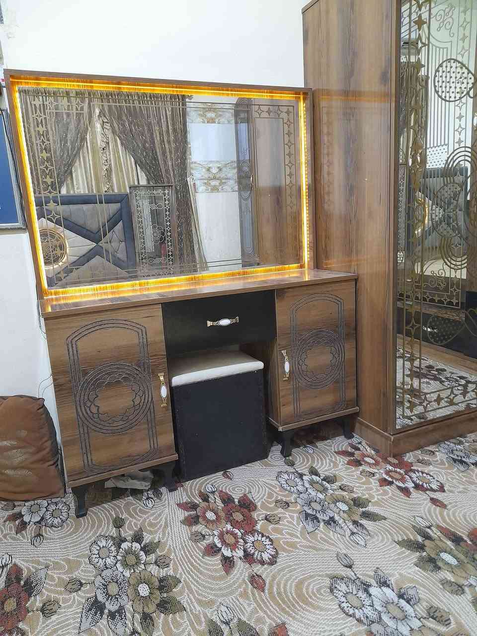 غرفة نوم تركي مستعمل 
السعر ٨٥٠ الف وبيها مجال 
عنوان البصره الزبير 
*********** الزبير, البصرة
