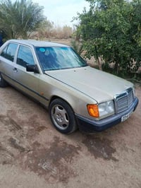 مرسيدس ٣٠٠ • محرك ٢٥٠٠ • رقم بغداد