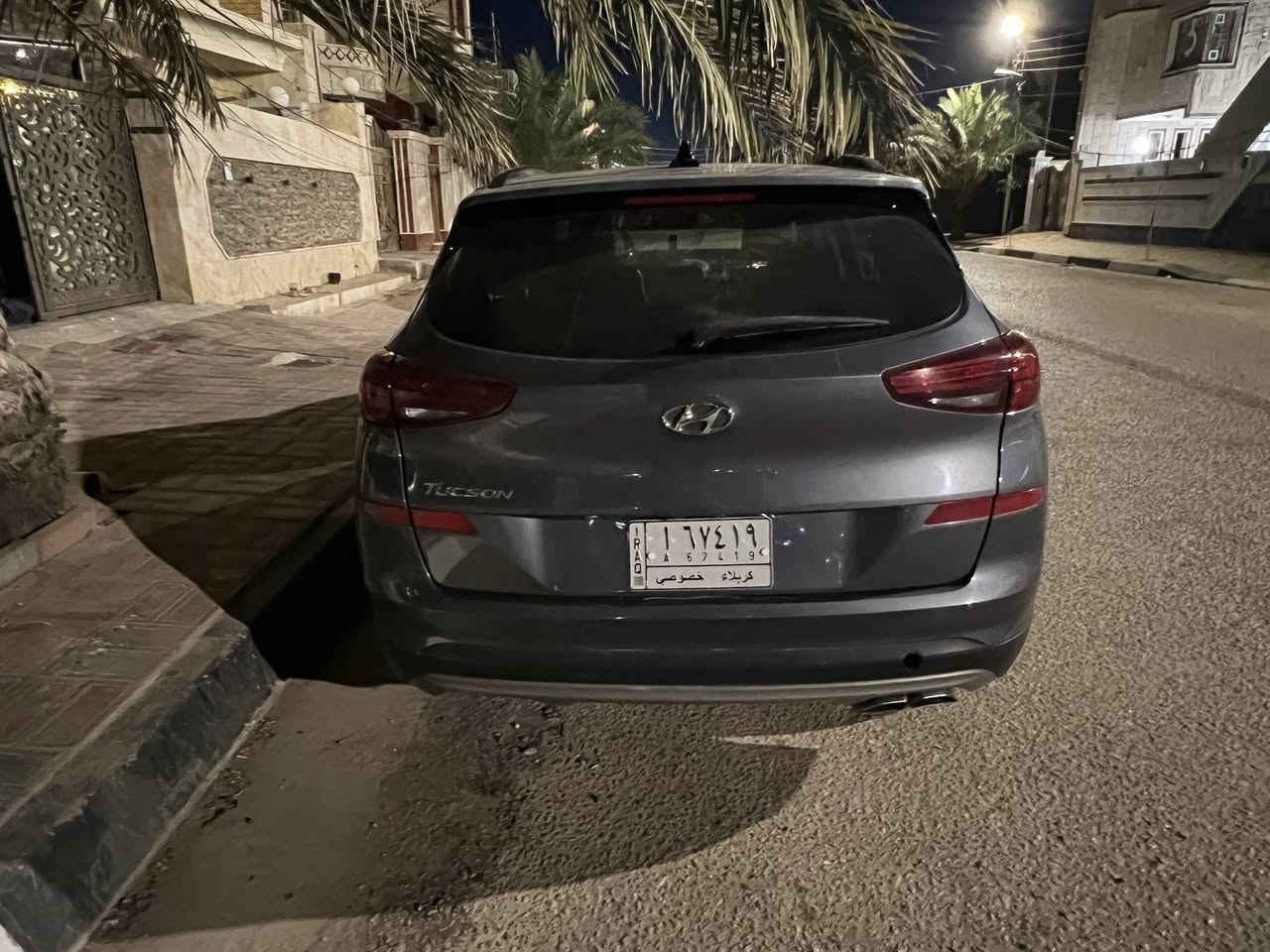 السلام عليكم توسان لون سمنتي لامع مديل 21 امريكي فول مواصفات للبيع بيها شكم شغله خارجيه مثل ما موضح بل صور السياره حلوه ماشيه 92،000 الف ميل للبيع الرقم : ***********
