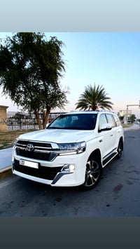 لاندكروز 2021  فول مواصفات  كراند تورنك أصل سلايد  8ارباك  مقاعد كهربا...