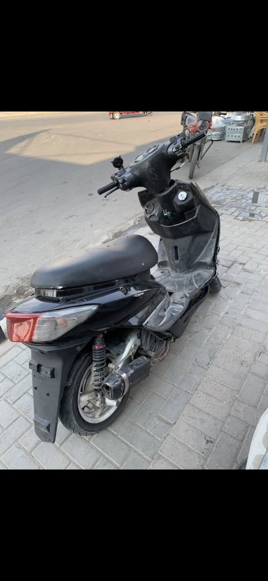 السلام عليكم 
سكنس فحل كابريتر نكرة سلف ابيعها كوم حديد تجي تاخذها بدون متسأل على اي شي مكاني بغداد الشعب حي التجار موحود بس على الرقم ***********
