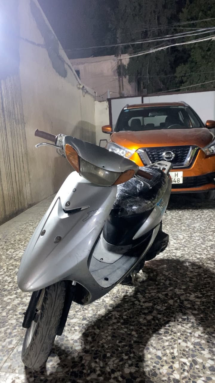 السلام عليكم عصفوريه للبيع دراجه نضيفه وكامله مكمله سلف كهربائايات عداد كله شغال مكينته بل جيس سعر ٣٠٠ وبيها مجال رقم *********** مكاني بغداد المنصور
