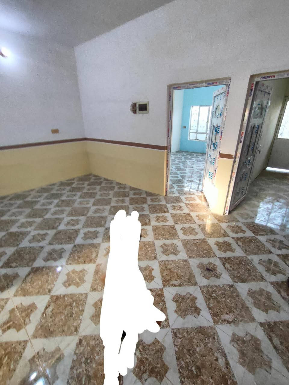 دار سكن للبيع جلولاء حي المعسكر 

يحتوي على استقبال 5*4 وغرفة نوم 5*4 ومطبخ 4*4 وصالة 
حمام داخلي وصحيات خارجية 
فول سيراميك الارضية 
المساحة 130 متر 
البيت حالياً مؤجر ب 130 الف 
السعر مناسب 28 بي مجال بسيط 

للاستفسار ***********
