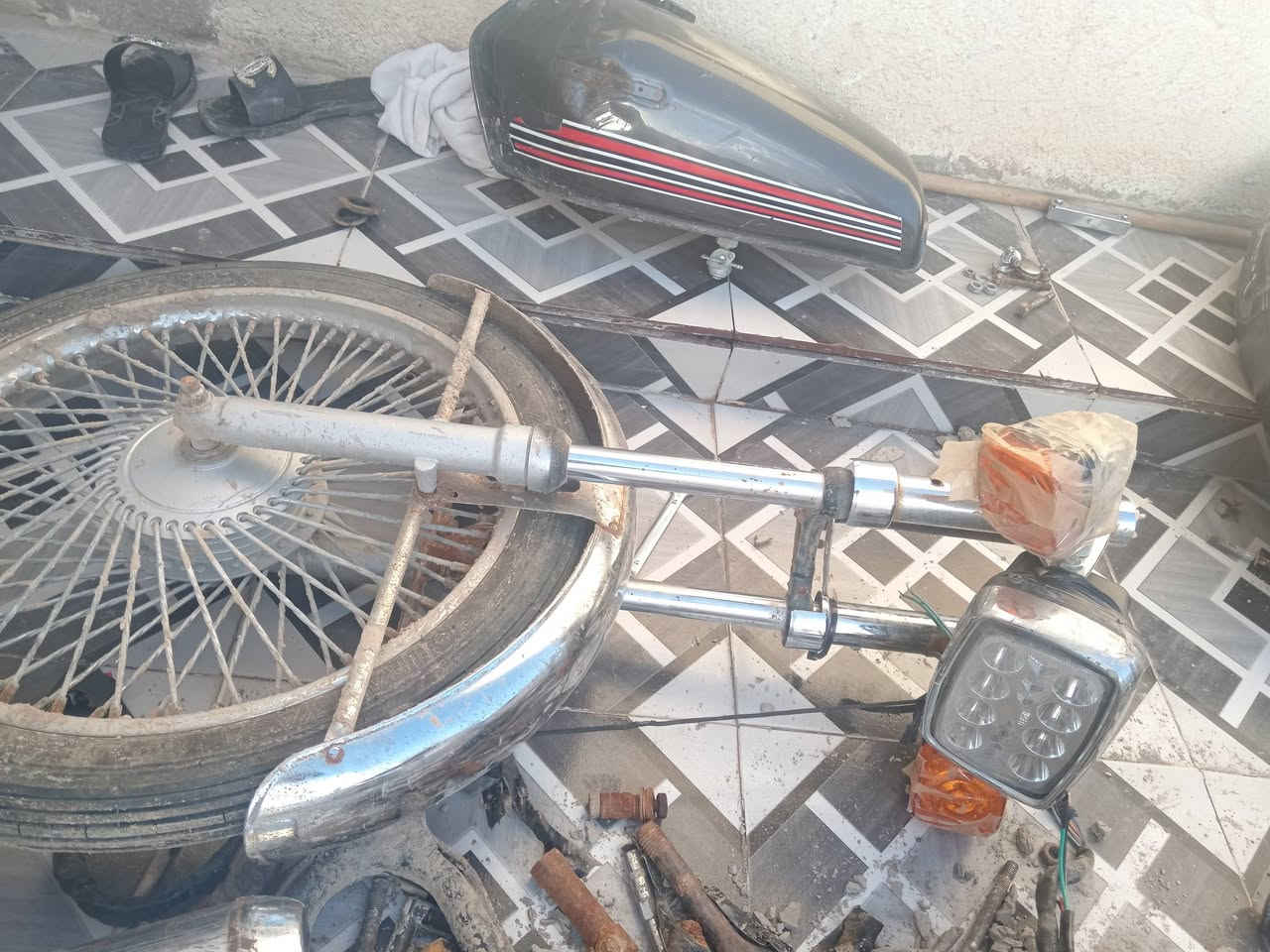 سلام عليكم تعميره كامله ما ناقصه برقي حتا تانكيه متروس با نزين جيبلك شاصي شد وروح ***********
