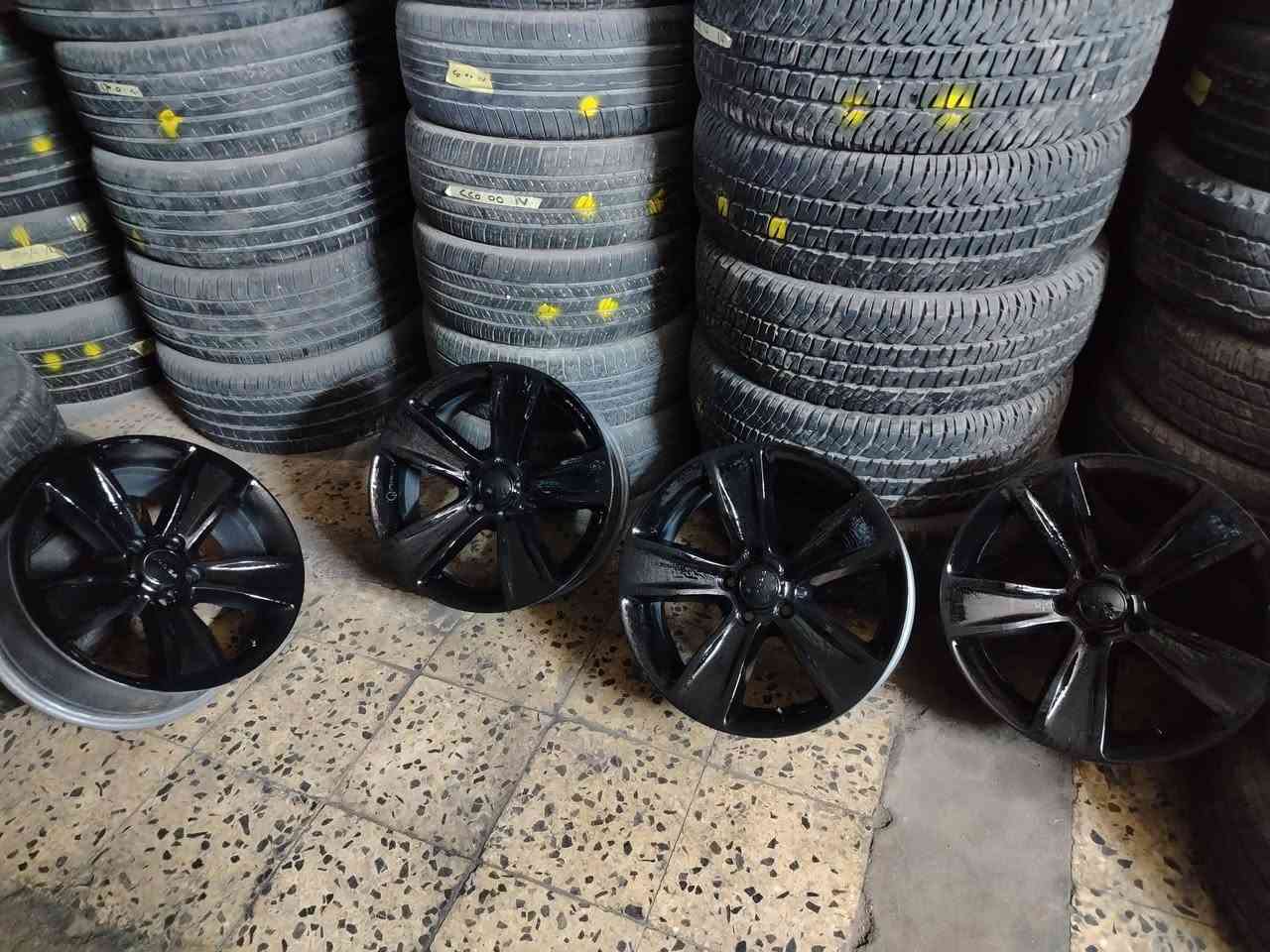 سلام عليكم خوان تخم ويل مال جانجر حجم لويل 18 وبي تخم تاير نص عمر ومصبوغ  سود وهايه صبغده بس ما صابغينه عدل عوزه صبخ من جديد لويل نضيف لا عواج ولا لحيم ولا فطر مكفول لويل كلش نضيف بس عوزه صبغ لي يخدمه يجيني خاص وبخدمته لستفسار ***********
