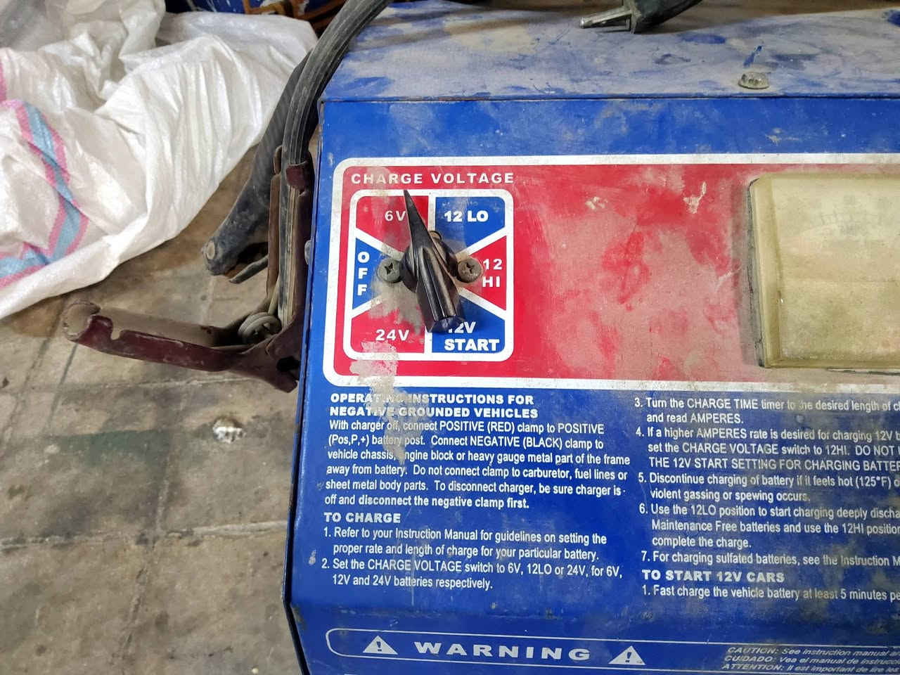 السلام عليكم .شاحنة بطاريات امريكية شغالة عالفحص فقط التايمر عاطل 110 فولت .السعر ١٠٠ ألف .مكان بغداد الشعب *********** لايوجد توصيل للاسف .
