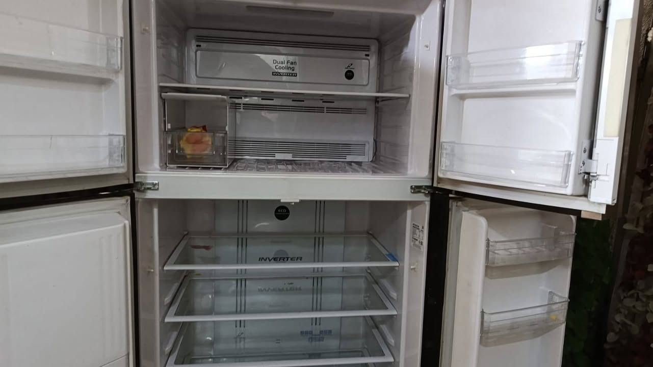 ثلاجة هيتاشي اخت الجديده اربع بوب للبيع السعر ٦٠٠ الف قفل 
المكان شارع المغرب 
للاستفسار ***********
متوفر وتساب
