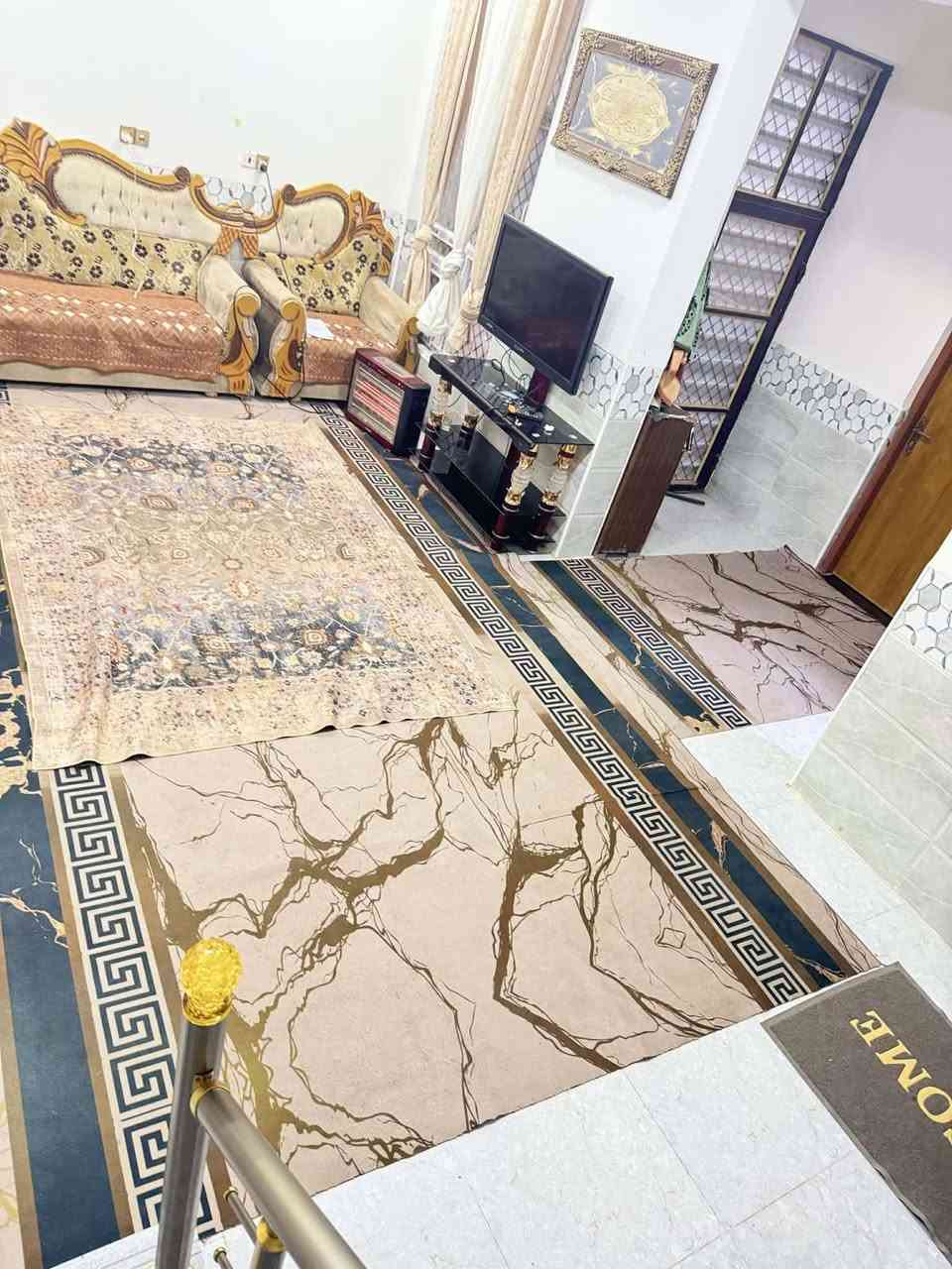 السلام عليكم اكو بية ب حي االأمن طبقين الطابق الاول كلدور وستقبال هول ومطبخ حار وبارد غرفتين نوم مناور ٢صحياة٢وطرمه الطابق الثاني ٤غرف نوم و وصحيات عدد٢ولطابق الثالث بيتونه وسطح التصال على هذا الرقم ***********
