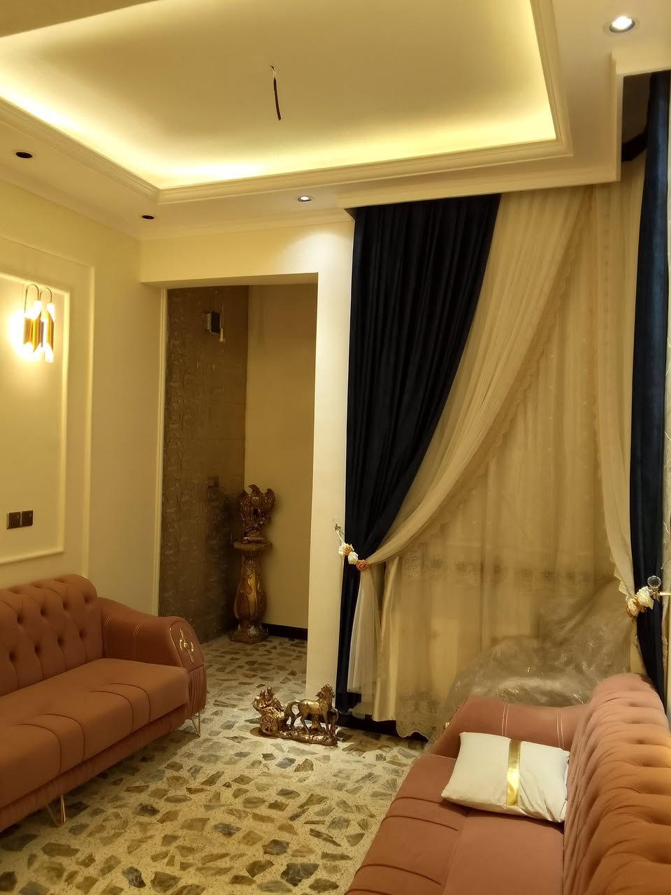 دار للبيع مساحه ١٠٠ متر طابق واحد  بيت جاهز. وشغل درجه أولى  منطقة الظباط الثانيه الزراعي  للستفسار ***********
