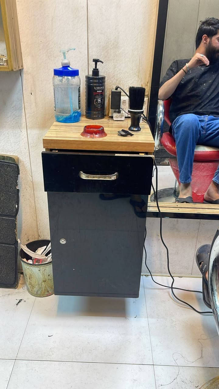 كراسي عدد ٣
مرايه عدد ٣
ميز عدد ٢
للبيع مكاني ناصريه السعر خاص


**إذا كنت صاحب هذا الإعلان وتريد حذفه لأي سبب، رجاءا أرسل رسالة إلى الدعم الفني**