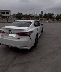 TOYOTA CAMRY 2023 le مواصفات se صبغ عام توحيد لون  بطاريه ليثيوم جديده...