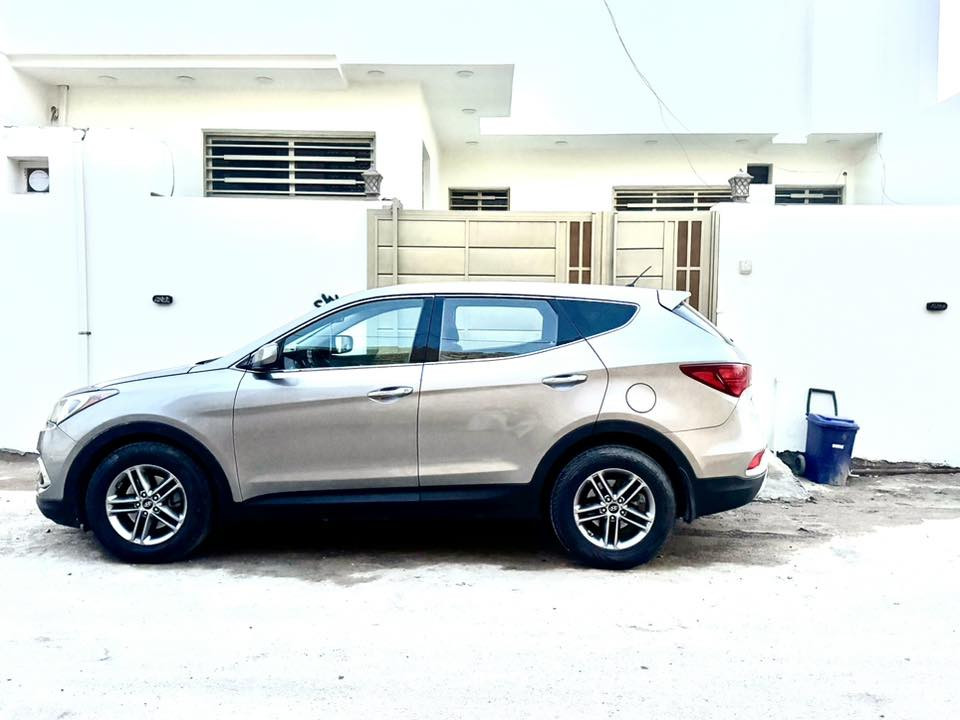 #بيع #مستعجل سنتافي موديل 2018 وأرد أمريكي #سعر 160 وبيه مجال ضربتها خفيفة بخشم البنيد شيء بسيط بدون دواخل مكينة 4 سلندر و باردات بسيطة و الباقي كفالة كلها السيارة مكينه وكير برغي ممفتوح 
 3 قطع تبريد ماشيه  90 ميل تحكمات جيهتين  شاشة كامرة دوارة كشنات جلد وكهرباء وهيترات وتبريد بل كشنات يدات نيكل ( 3 انظمة  نضام يكو اقتصادي و نورمال و سبورت )  مانع انزلاق صدر امامي وخلفي جدد تبريد ثلج تخم تايرات جدد كهربائيات كلهة شغالة سياره جاهزه من كل شي اي نقص مابيه رقم قادسية  الجديد بسمي تحويل ثاني يوم .....
مكانها قادسية  الاتصال على الرقم ***********
