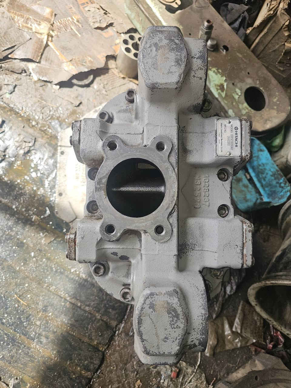 للبيع مظخة زت بلادية هيتاشي جديد سعر ١٥ ورقة للاستفسار ***********
